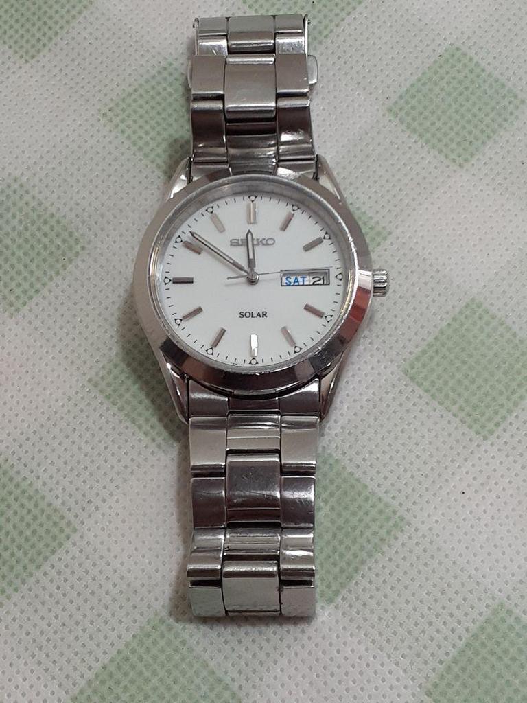 [USED] SEIKO SOLAR Wristwatch with Date Display