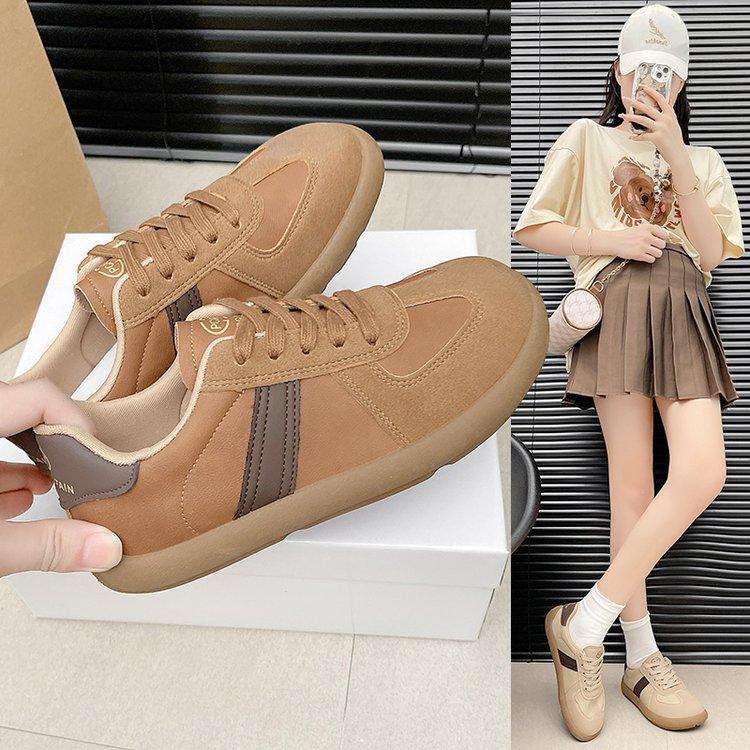 2024 осень маленькие белые туфли новая корейская версия женские студенческие туфли на плоской подошве спортивные кроссовки для сноуборда повседневные уличные стрельбы немецкие тренировочные туфли