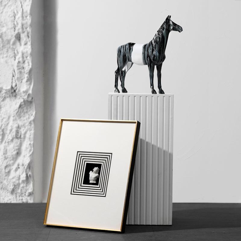 Nordic Light Luxury Horse Ornaments Creative Hunting Living Room Desktop Entrance Office Wine Cabinet Home Decoration Gift