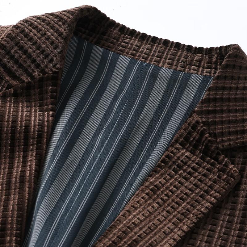 Мужской бархатный блейзер в стиле business casual