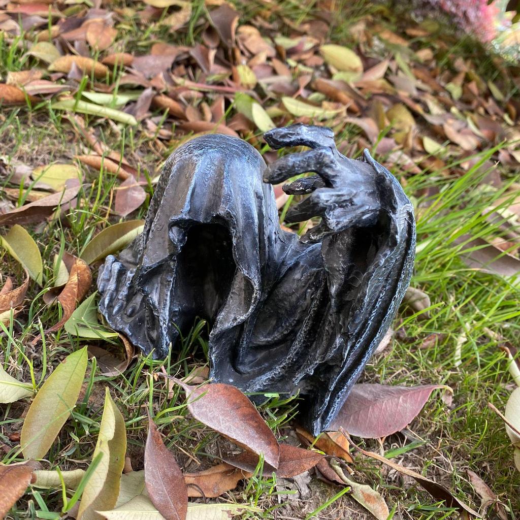 Mysterious Black Clothes Resin Ornament: Lord of Mysteries Home Decoration Piece