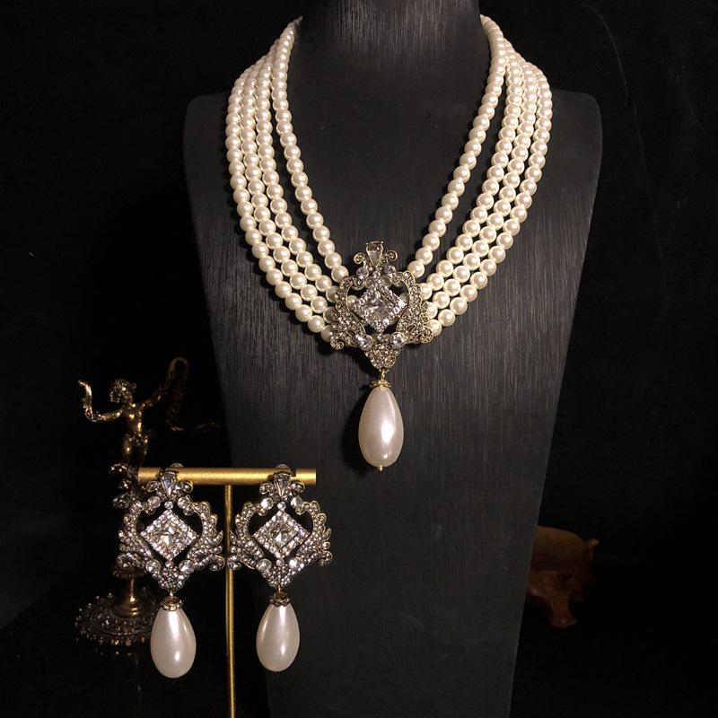 Винтажный многослойный набор ожерелий из жемчуга и драгоценных камней с золотым чокером, серьгами-пусетами, клипсами и цепочкой для свитера для женщин