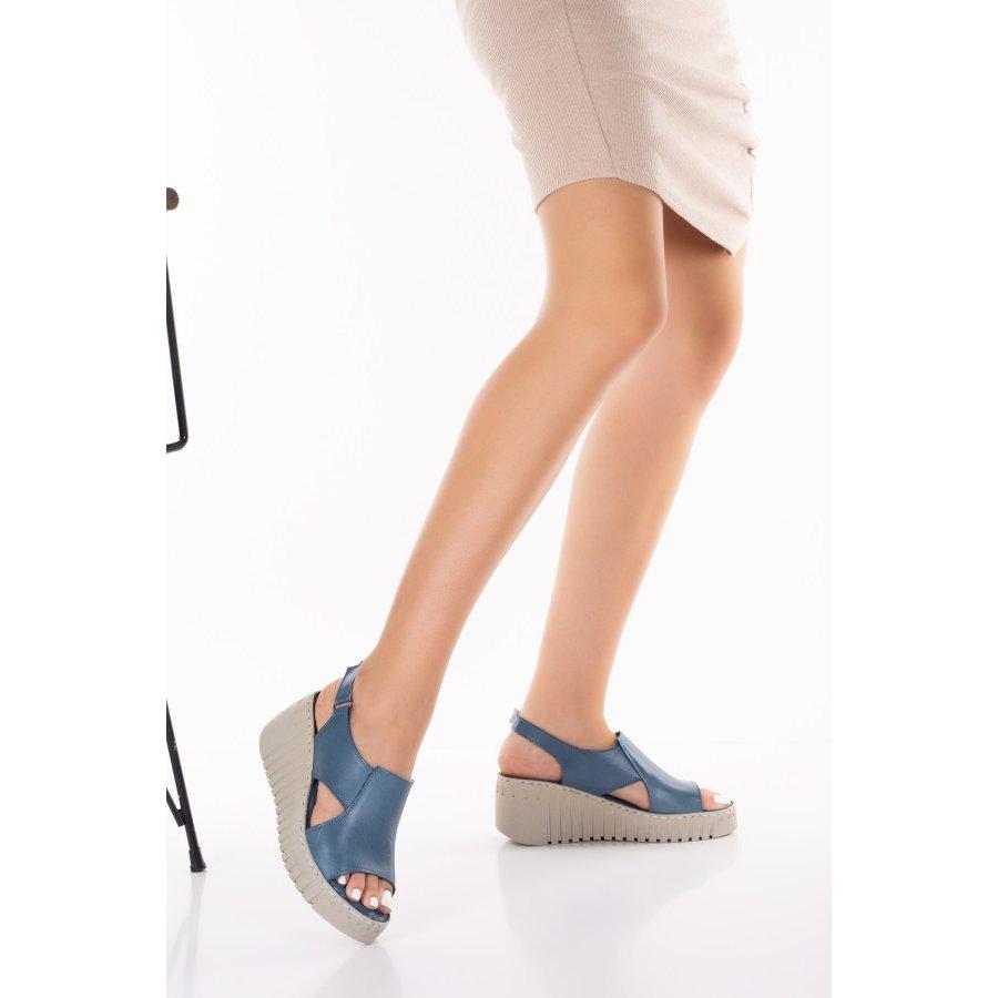 Женские кожаные повседневные сандалии на танкетке