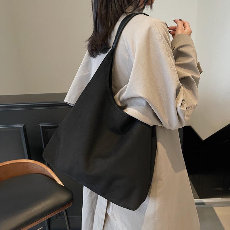 Retro Large-capacity Commuter Tote Bag Women's New Autumn and Winter Versatile Casual Shoulder Armpit Bag