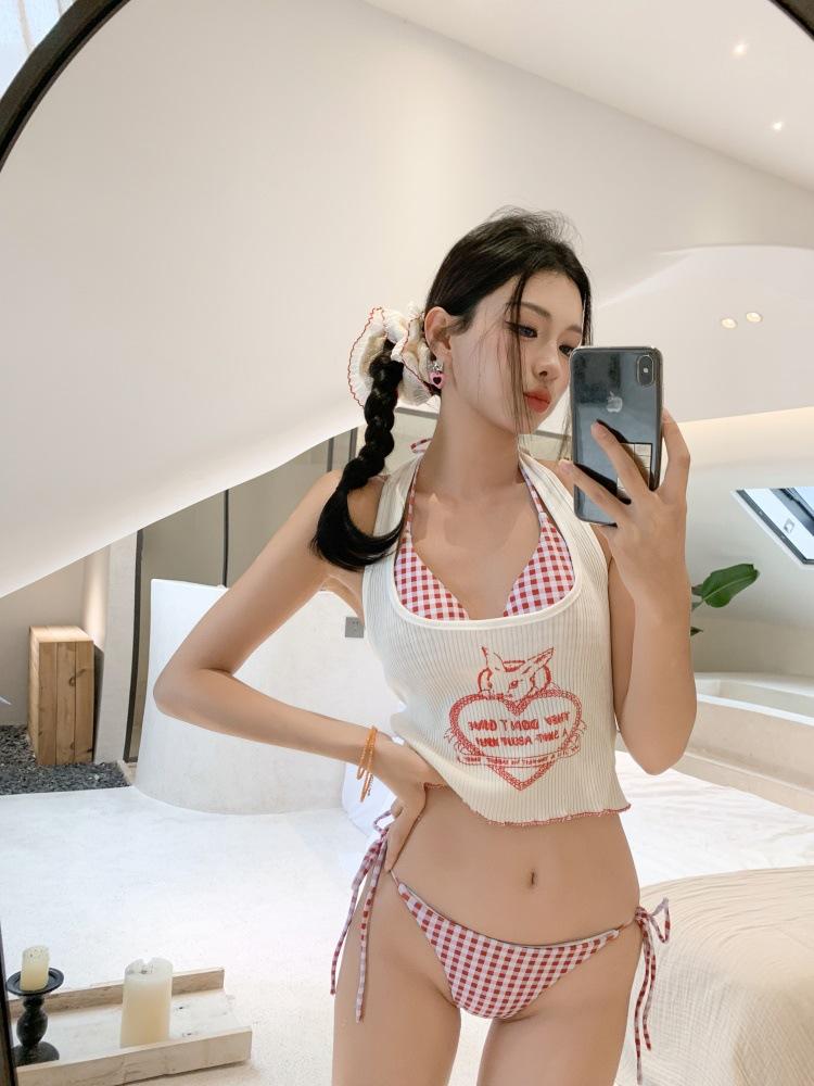 Japanese and Korean pure allure style sweet bikini three-piece set, sexy plaid split small bust i vacation swimsuit