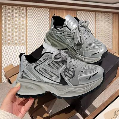 Белые кроссовки со скрытым каблуком для женщин, весна 2024 г., женская спортивная обувь на толстой платформе, модные кроссовки из искусственной кожи с толстой подошвой