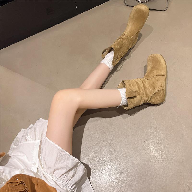 Интернет-знаменитость обувь-куча 2025 новый круглый носок универсальная плоская подошва ковбойские сапоги из матовой кожи короткие сапоги женские весна и осень