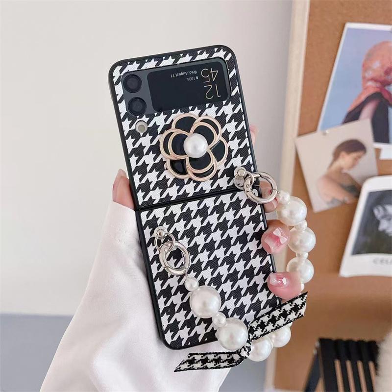 Chic And Elegant Leather Camellia Phone Case For Samsung Galaxy Z Flip 3 Z Flip 4 With Portable Pearl Bracelet Cover Women Girl