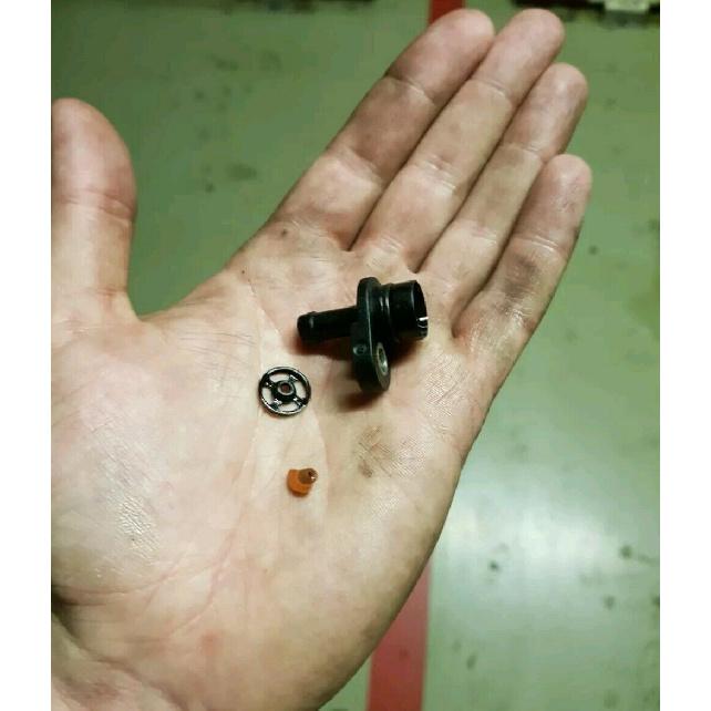 Car Engine Vacuum Pump Valve For Ford 1.0 1.5 Ecoboost Non-Return Valve Vacuum Pump Valve Cm5g2a451ga 1867424 Engine Parts Engine Valve Parts 7