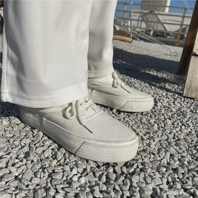 Женские белые широкие летние брюки с высокой талией — узкие, драпированные, прямые и свободные.