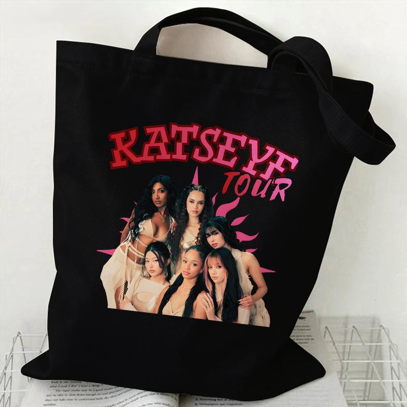 KATSEYE K-Pop Girl Group Print Canvas Tote Bag Retro Shopping Shoulder Bag Large Capacity Handbag for Daily Commute 60123-17