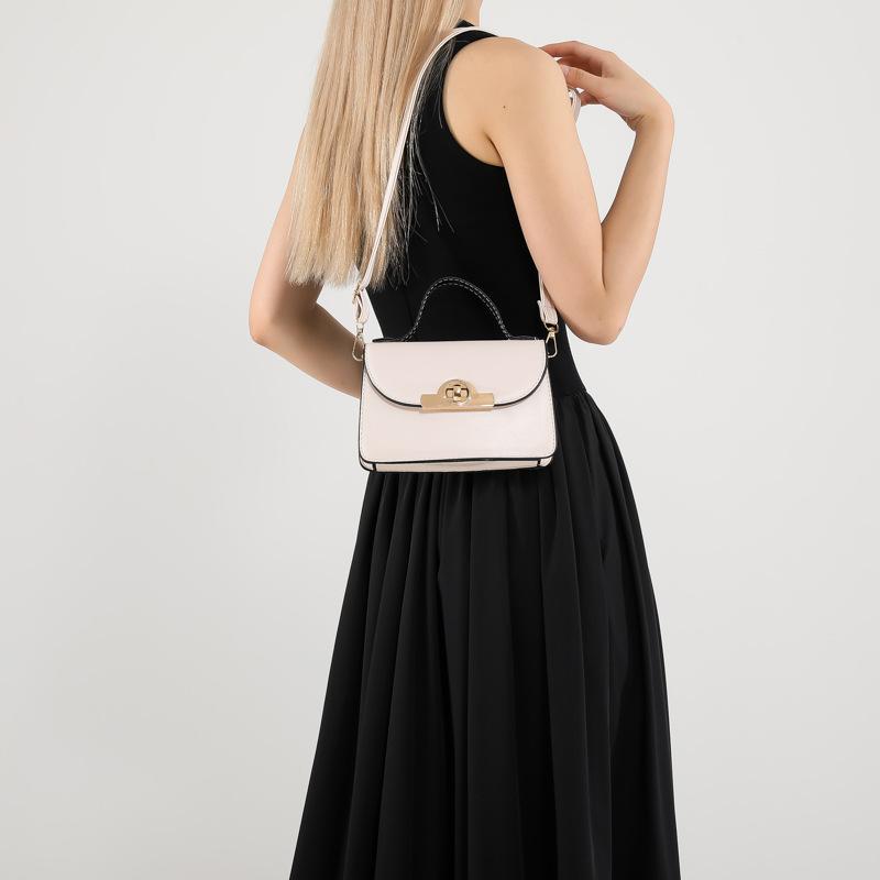 Простая и модная маленькая квадратная сумка 2024 года, новый тренд лета, корейская версия модной сумки через плечо, простая повседневная сумка-мессенджер для женщин