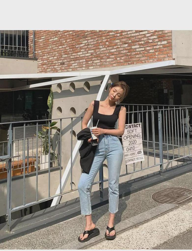 Женская узкая майка с квадратным воротником на раннюю осень - универсальный топ в корейском стиле