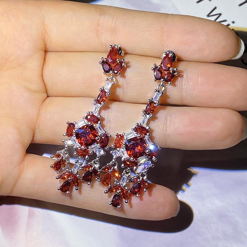 Серебристые ретро красные серьги-кисточки из кристаллов, легкая роскошь, дворцовый стиль, серьги с бриллиантами, высококлассные преувеличенные женские