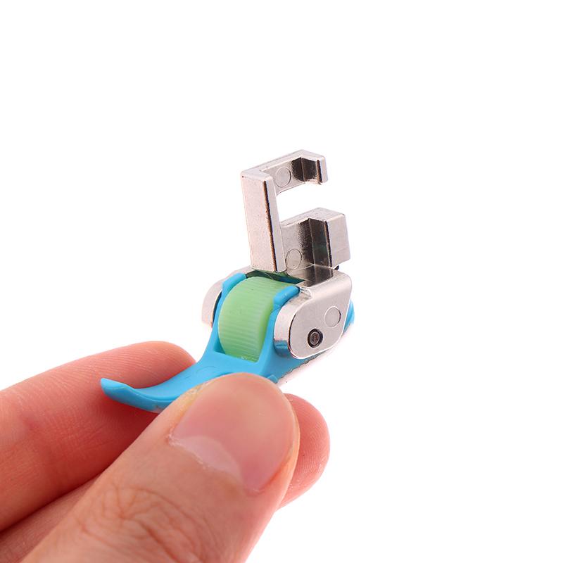 1Pc Non Stick Bottom Plastic Roller Presser Foot Straight Stitch For Household/Domestic Old Pedal Sewing Machine Gear Wheel Feet