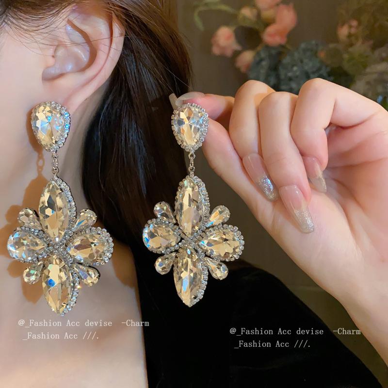 Silver needle with diamonds, water drop flower earrings, European and American exaggerated design earrings, fashionable light luxury high-end earrings
