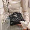 2025 New Women's Shoulder Messenger Bag Ins Korean Version of Xiaoxiangfeng Chain Hand Bag Fashionable Versatile Women's Bag