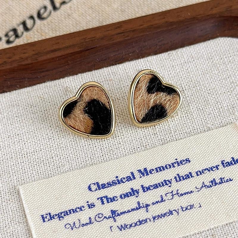 Vintage Irregular Geometric Heart Plush Leopard Print Stud Earrings For Women 2025 Trendy Party Autumn Winter Charm Accessories