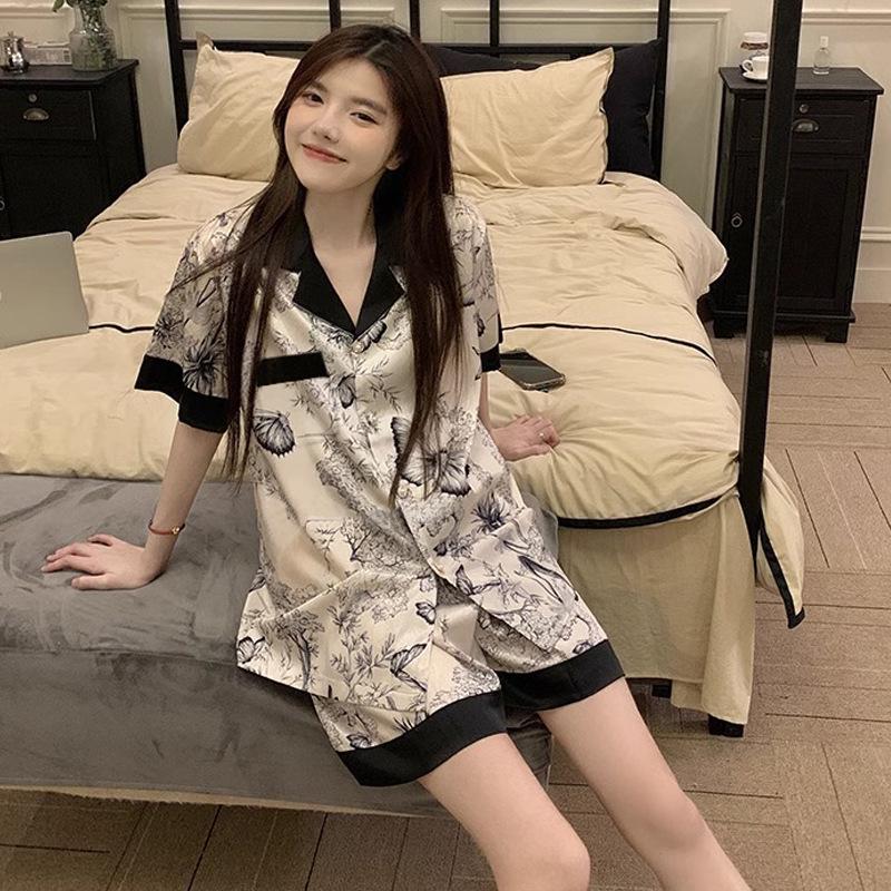 Знаменитая летняя полосатая пижама с короткими рукавами и тонкими лацканами