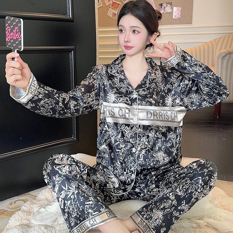 "Korean Ins-Style Imitation Silk Pajamas: Women's Long-Sleeve Cute Bear Dot Set"