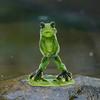 2 шт. Орнамент Писающая лягушка Садовый декор Смола Стоящая лягушка