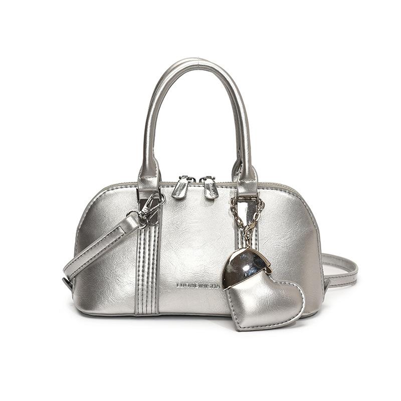 Niche design bag women's summer 2025 new casual messenger bag fashion this year popular portable shell bag