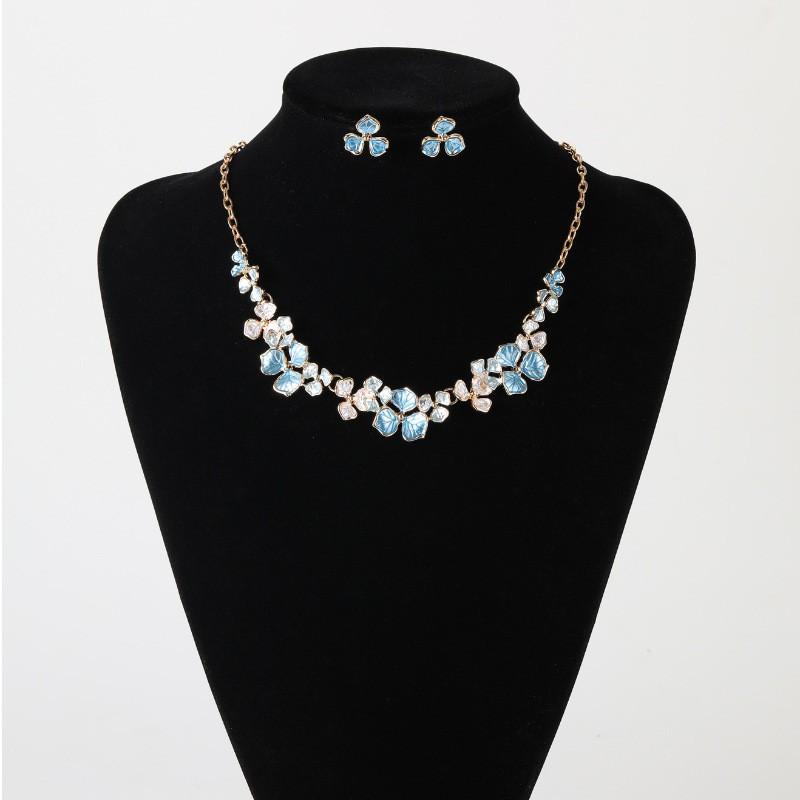 Vintage Enamel Clover Flower Necklace Earrings Set Women Alloy Jewelry Minimalist Fashion Accessory