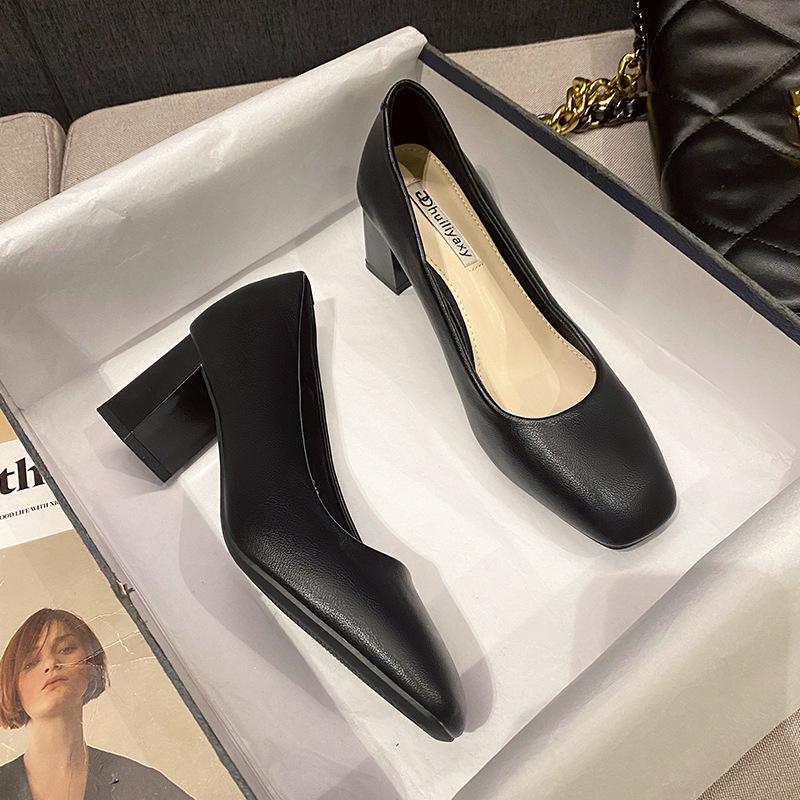 Coarse heel single shoes women's autumn 2025 new light mouth versatile solid color black high heel square head work women's shoes 8178