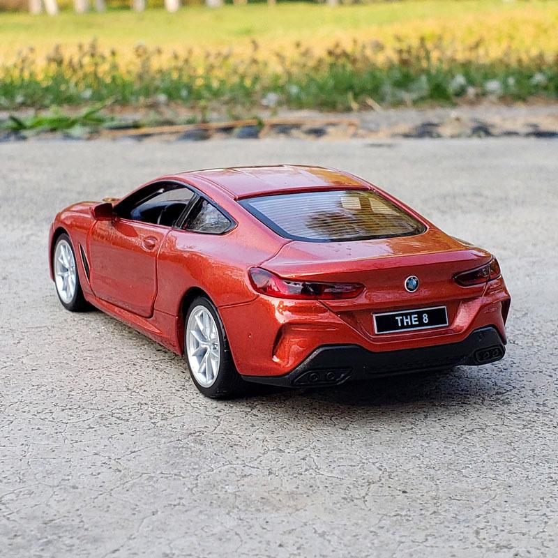 1:35 BMW M8 M850i Supercar Alloy Car Die Cast Toy Car Model Sound and Light Children's Toy Collectibles Birthday gift