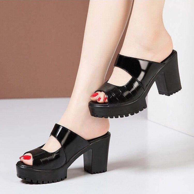 Рыбий рот толстая подошва крутые тапочки женская обувь 2025 новый летний высокий каблук крутая поддержка водонепроницаемые настольные модные тапочки с высоким чувством стиля