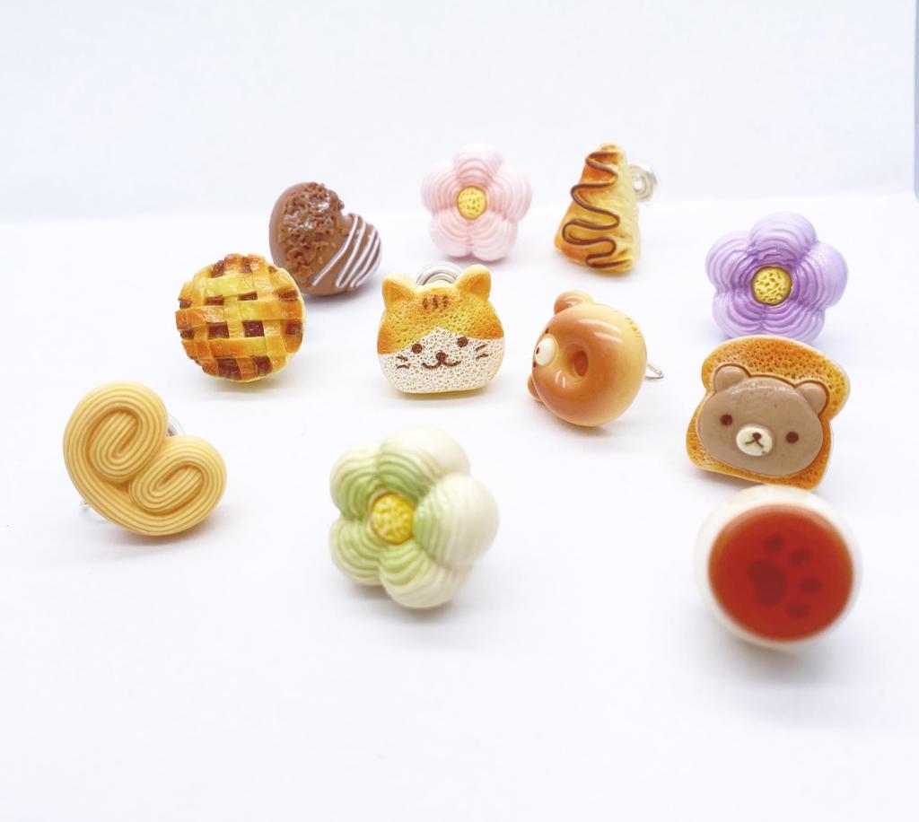 Food replica cherry blossom fun candy accessories earrings, design, earrings, design, non-pierced earrings, women's (Kuma Pan)