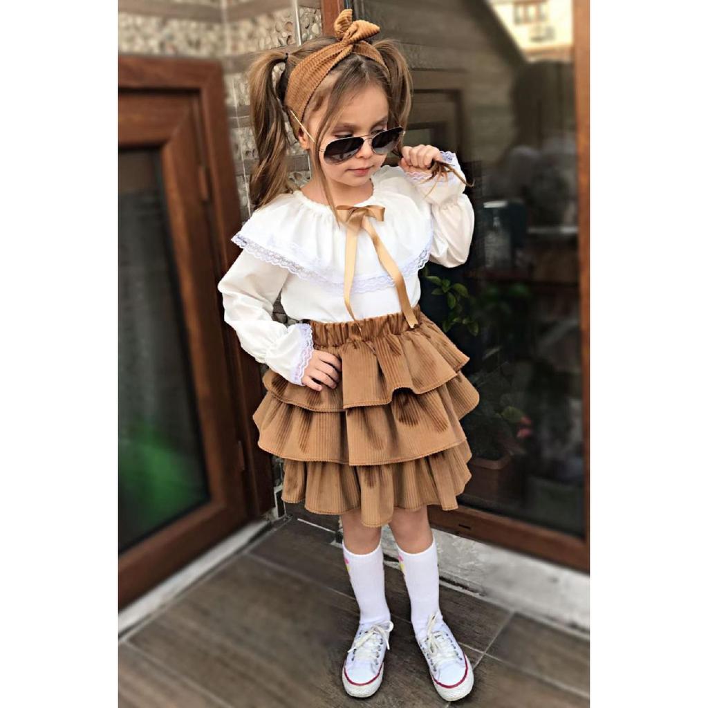 Девушка в юбке с оборками С оборками на кружеве Кружево сверху 2909