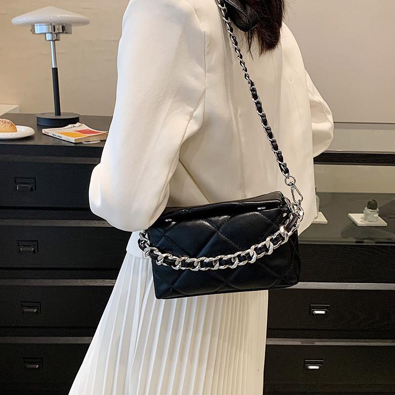 Ielgy All-Match Diamond Chain Shoulder Bag Fashion Simple Cross-Body Small Square Bag
