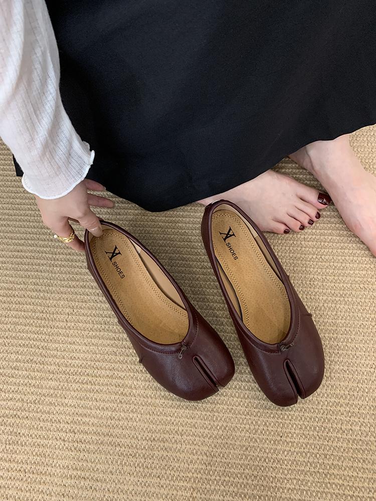 Туфли Таби Ниндзя Женские Кожа Микрофибра Удобный Средний Каблук Разделенный Палец Мягкая Подошва Лоферы Краткие Женские Беговые Мокасины 2025 Новые