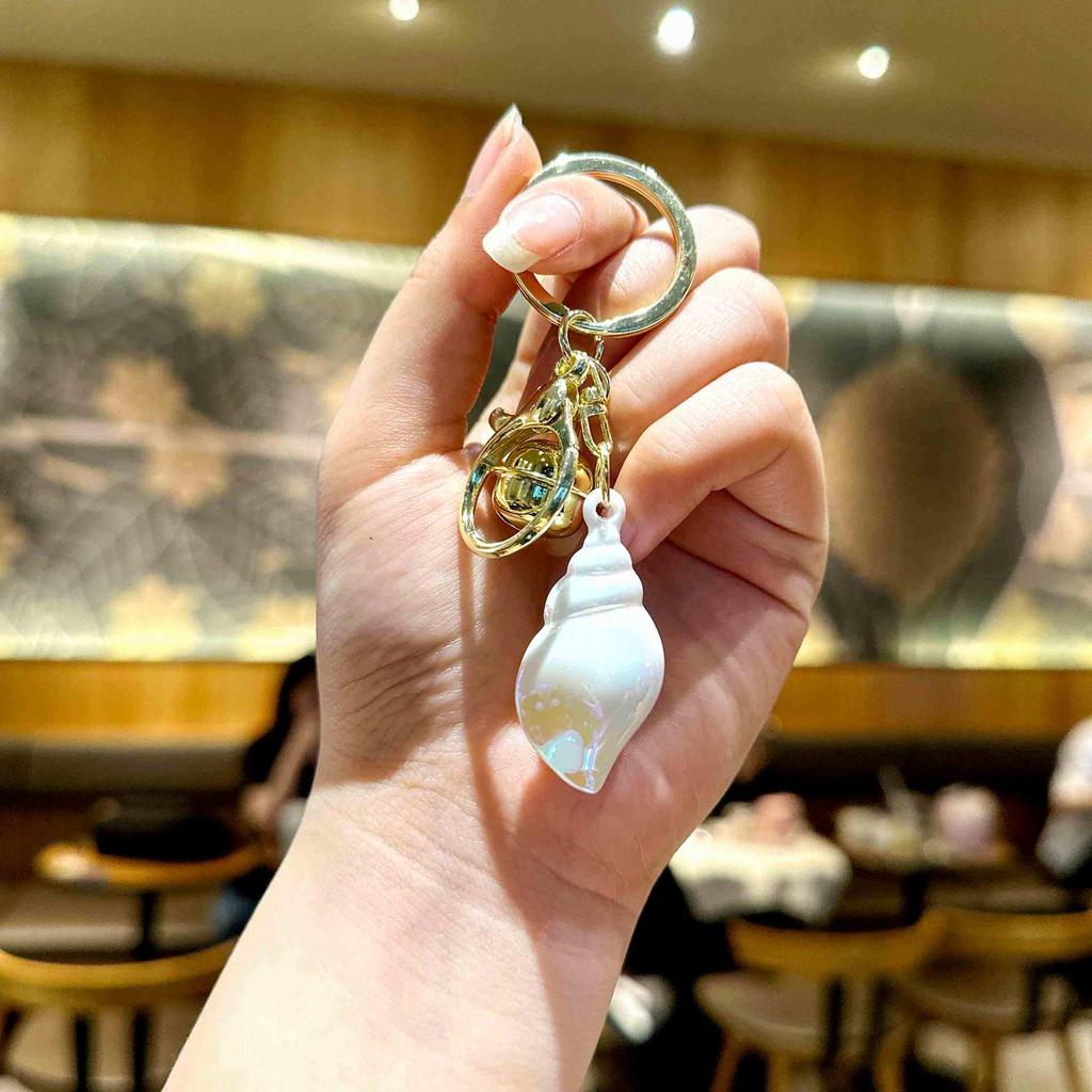 Iridescent Seashell Acrylic Keychain: Chic & Colorful Pendant for Girls' Bags & Cars