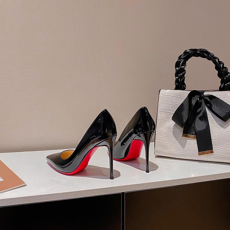 Женские черные лакированные туфли-шпильки с красной подошвой – Заостренный носок и боковой вырез для увеличения роста