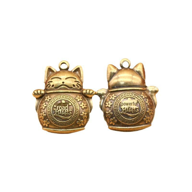 Подвеска-брелок Lucky Cat из цельной латуни: Ретро-медные изделия для мужчин и женщин – стильный автомобильный аксессуар.