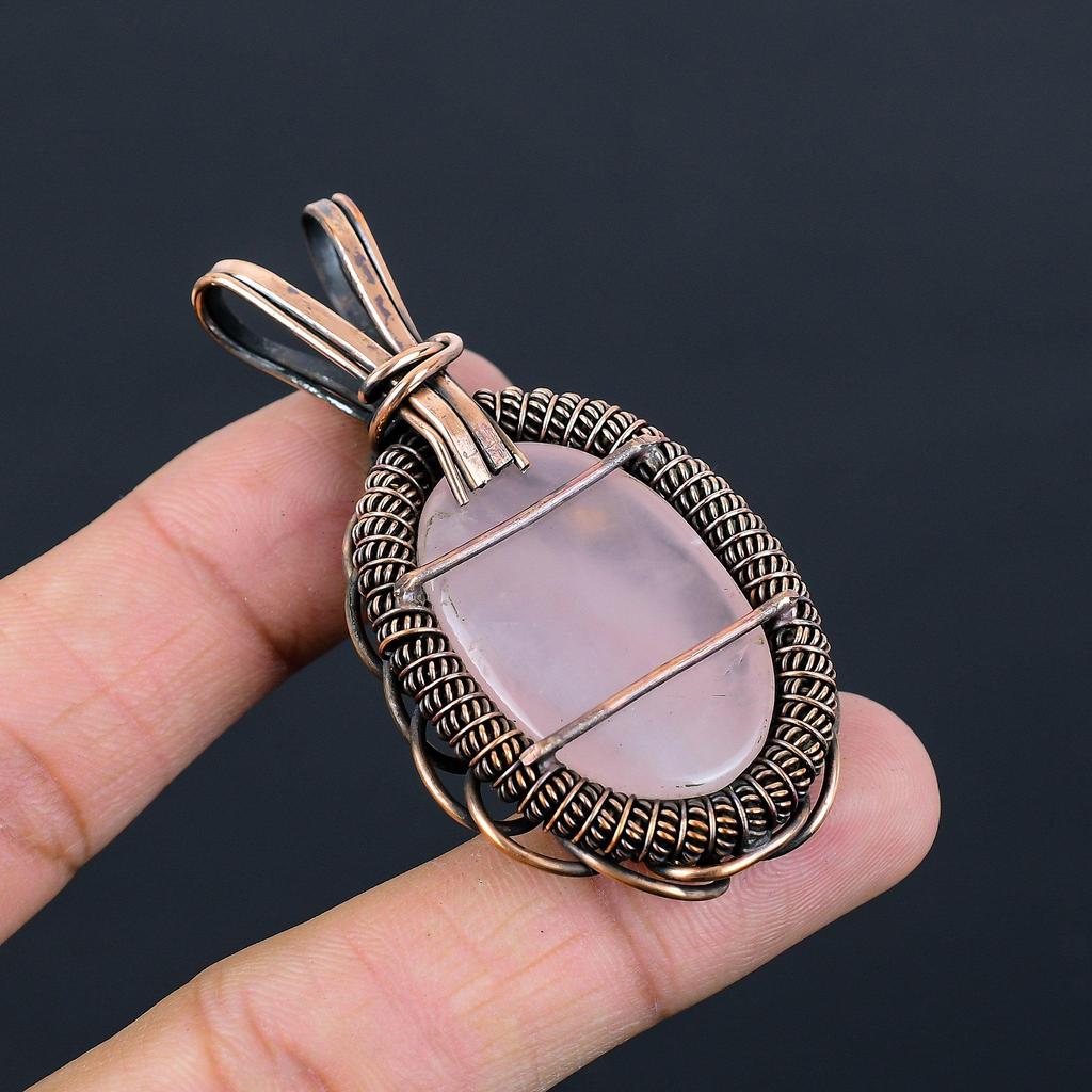 Розовый кварц Драгоценный камень Чистая медная проволока Обернутая ювелирная подвеска ручной работы