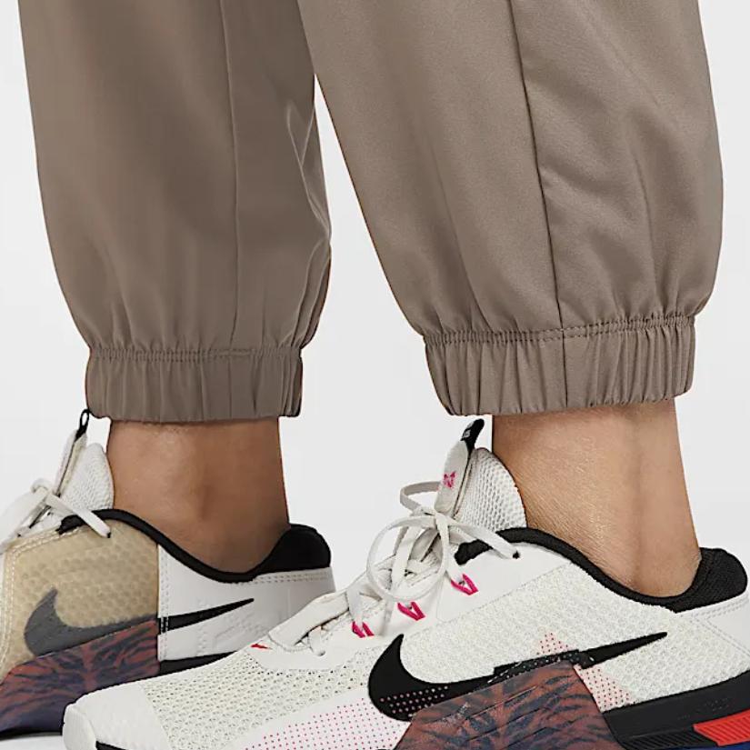Nike Повседневные брюки Dri Fit One Женские Цвет: норка коричневый/черный HJ1051-233