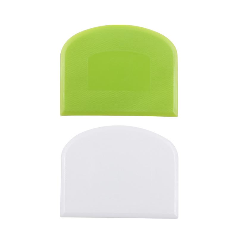 Скребок двойного назначения для мягкого теста: для тортов, крема и лапши.