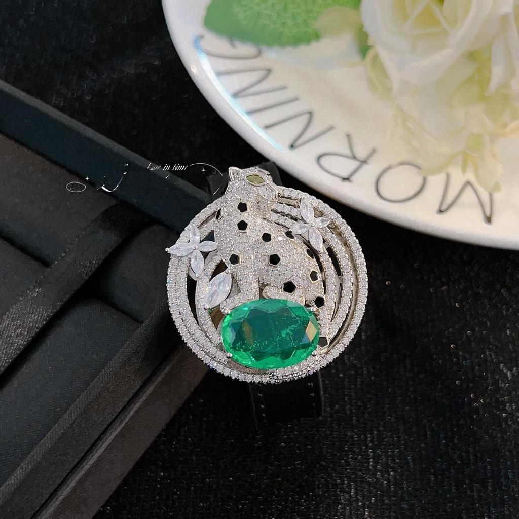 Высококачественная подвеска с леопардовым принтом, выполненная из ювелирных изделий, с красным корундом и изумрудом на браслете/ожерелье двойного ношения.