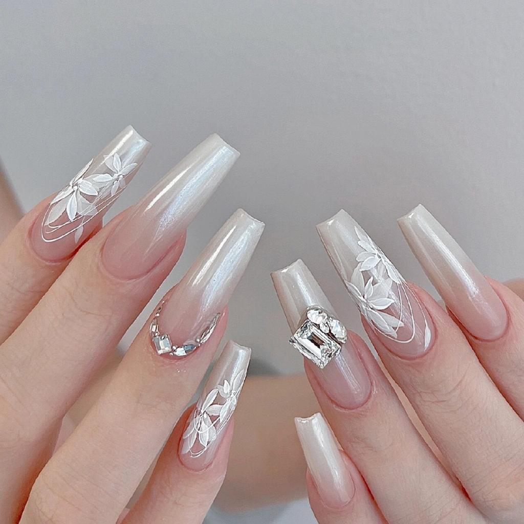 Snow Mowed Hand-painted White Flower Manicure Sticker Super Fairy White Magnolia Thin Tough Back Glue Petal Nail Sticker