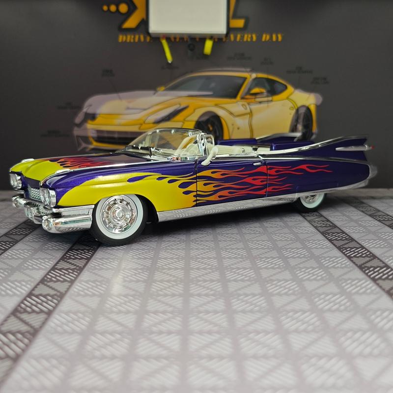 1:24 симуляции Cadillac, модель автомобиля из сплава, кабриолет-суперкар, двери, капот и багажник могут открываться