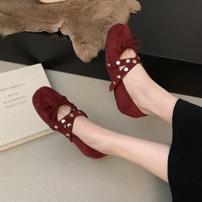 2025 осень новые балетки с круглым носком, скрытой платформой, перекрещенными ремешками с заклепками, для通勤, темпераментные женские туфли