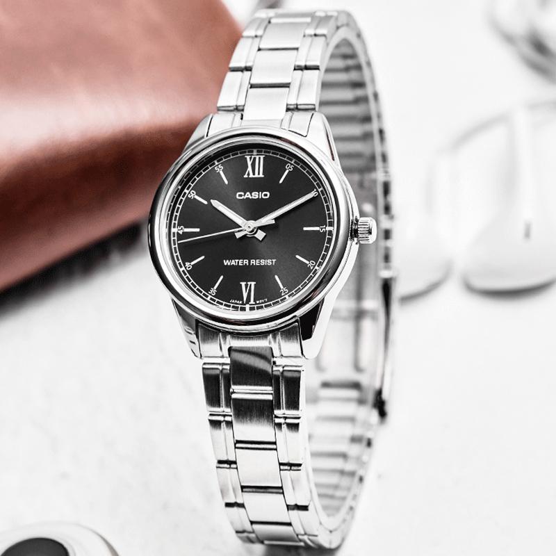 Casio Женские часы стандартной серии Черные LTP-V005D-1B2 LTP-V005D-1B2