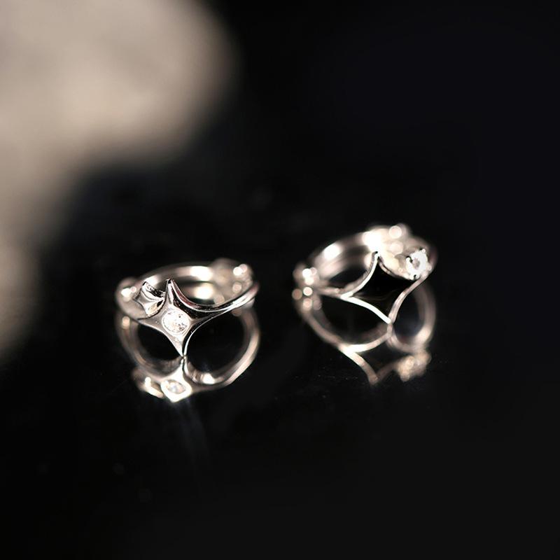 Черные асимметричные серьги с четырьмя звездами Personality Cold Wind Sweet Cool Superflash Zircon Star Earrings Tide