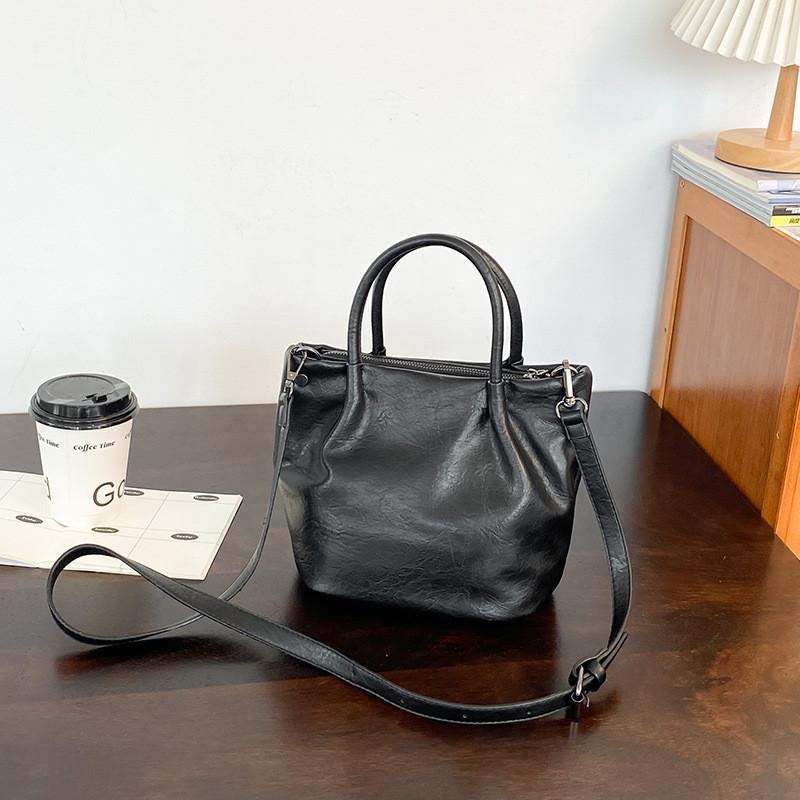 IELGY Retro Oil Wax Leather Simple Mori Style Shoulder Messenger Bag