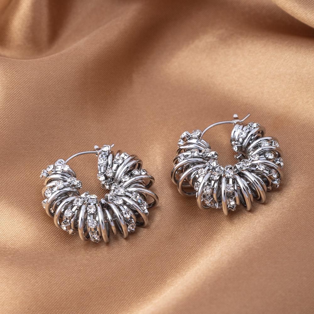 Серьги-иглы из серебра 925 пробы: Легкая роскошь, высококлассные пусеты и универсальный нишевый дизайн в виде колец для работы и стиля