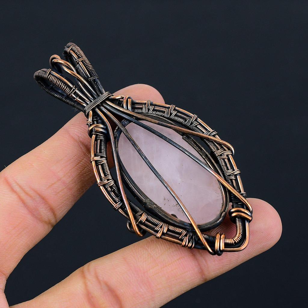 Необычный драгоценный камень из розового кварца, чистая медная проволока, обернутая ювелирными изделиями ручной работы