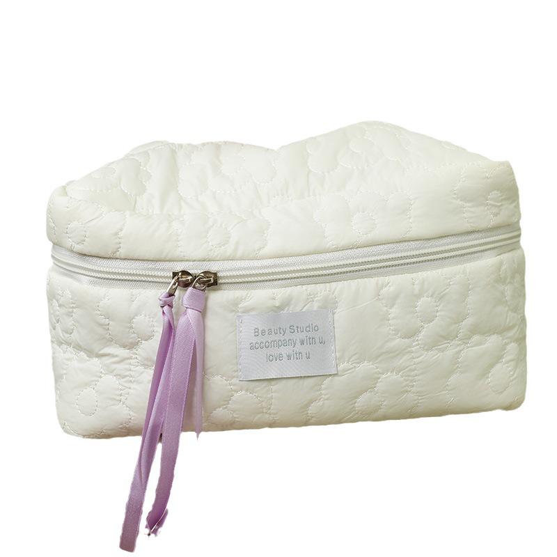 Облачная косметичка: Портативный мягкий дорожный органайзер большой вместимости, с пушистым дизайном, идеально подходит для хранения косметики или карандашей